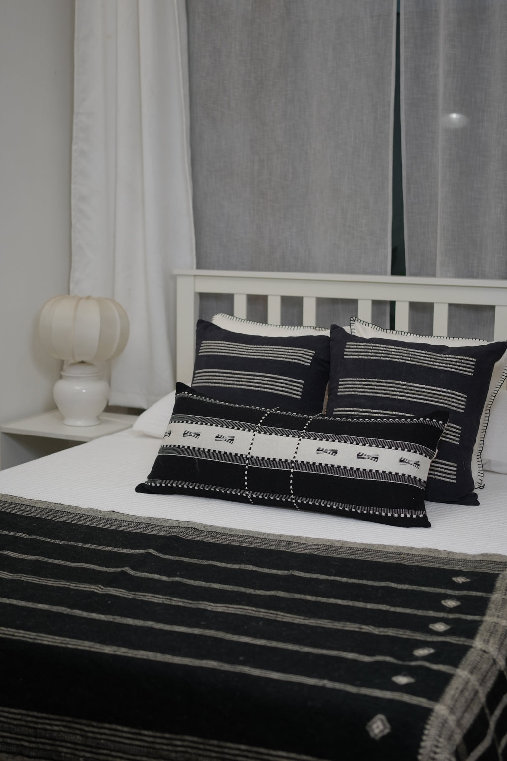 ALP HANDWOVEN LUMBAR - MONOCHROME