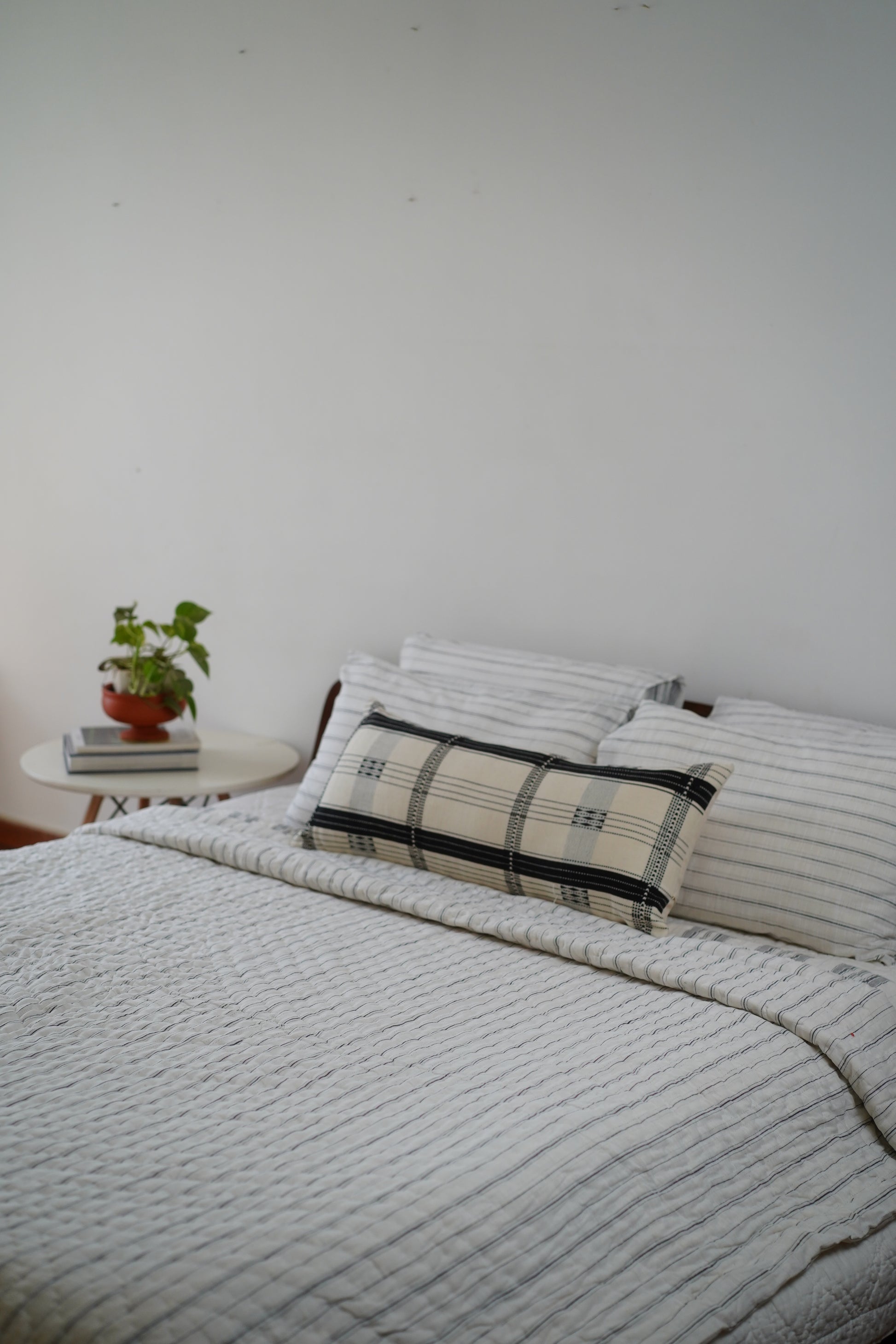 INALI HANDWOVEN LUMBAR - MONOCHROME