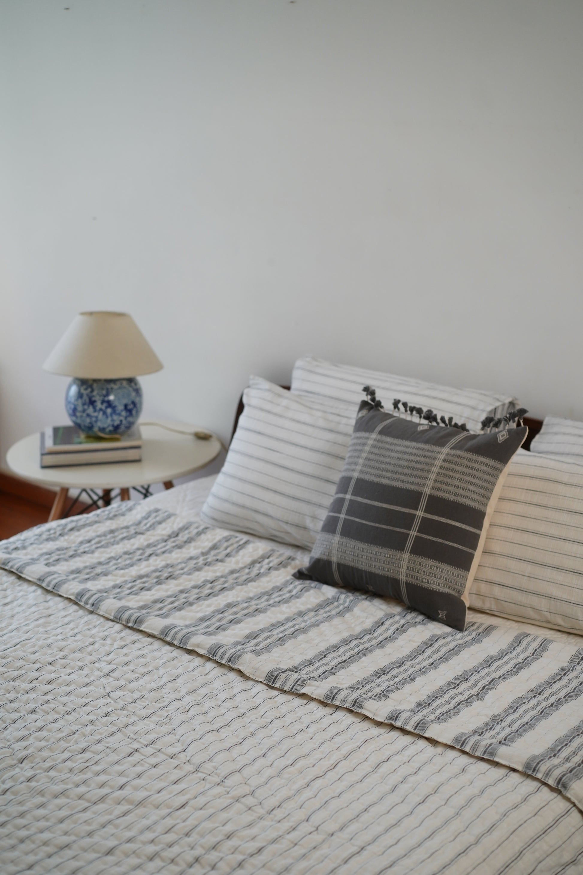 SEON REVERSIBLE QUILT - GREY