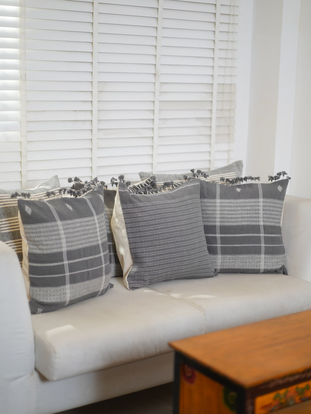 CINZA HANDWOVEN CUSHION - GREY