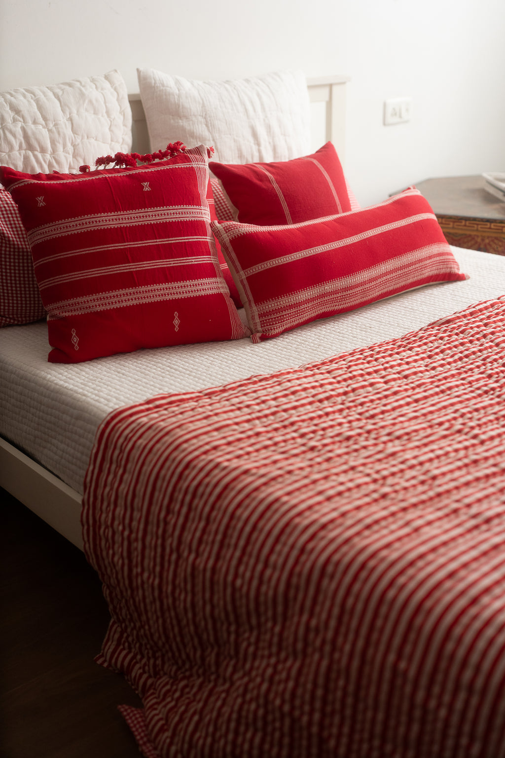 ANAAR HANDWOVEN CUSHION - RED