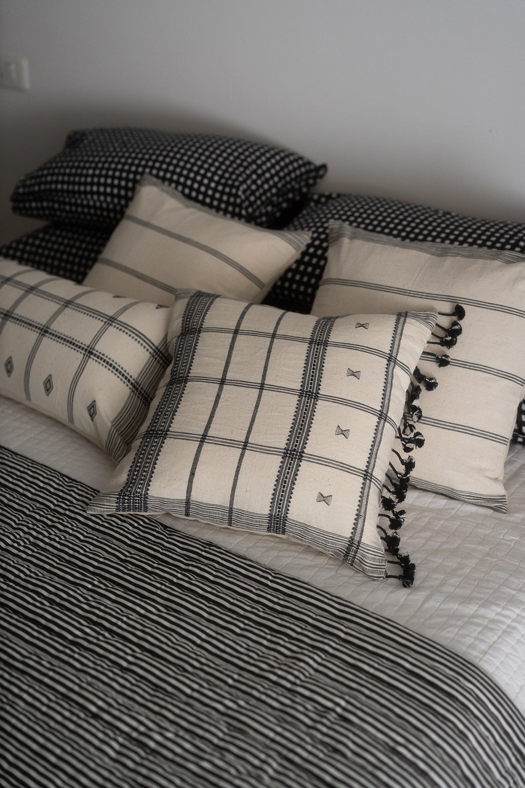 BHOMA HANDWOVEN CUSHION - MONOCHROME