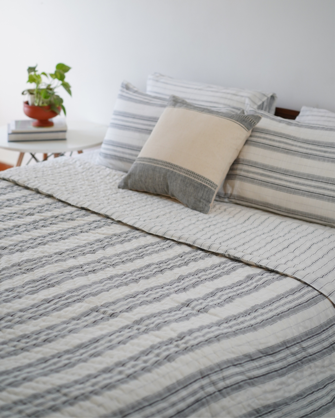 SEON REVERSIBLE QUILT - GREY